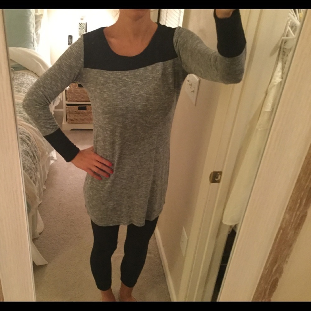 Gray and black tunic top